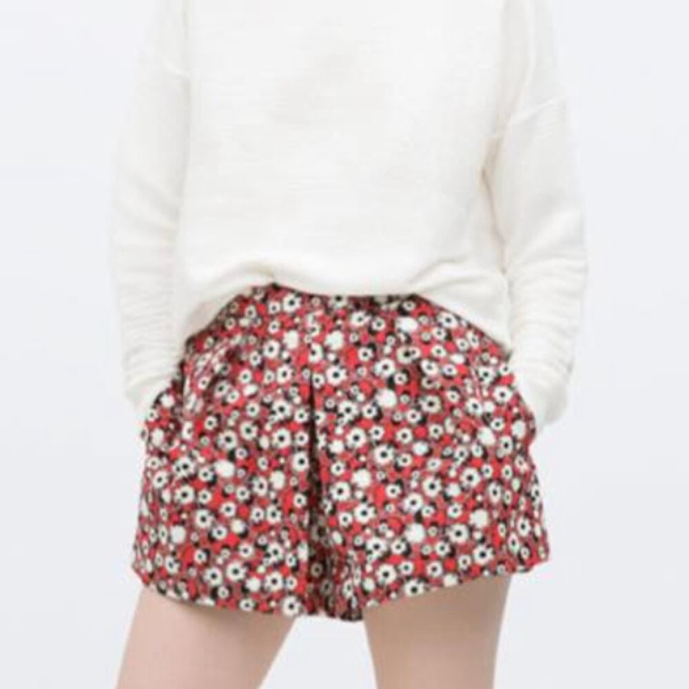 NWT Zara TRF Floral Print Pleated Shorts S